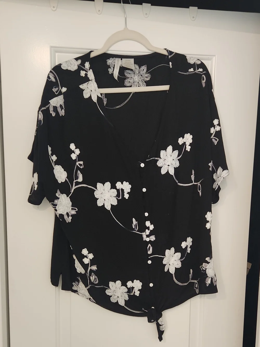 Black Floral Button-Front Tie Hem Women's Top